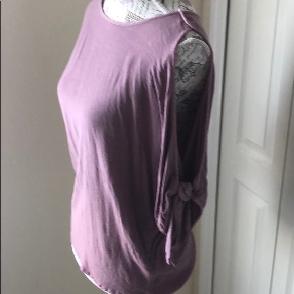 Cute top - Picture 2 of 3